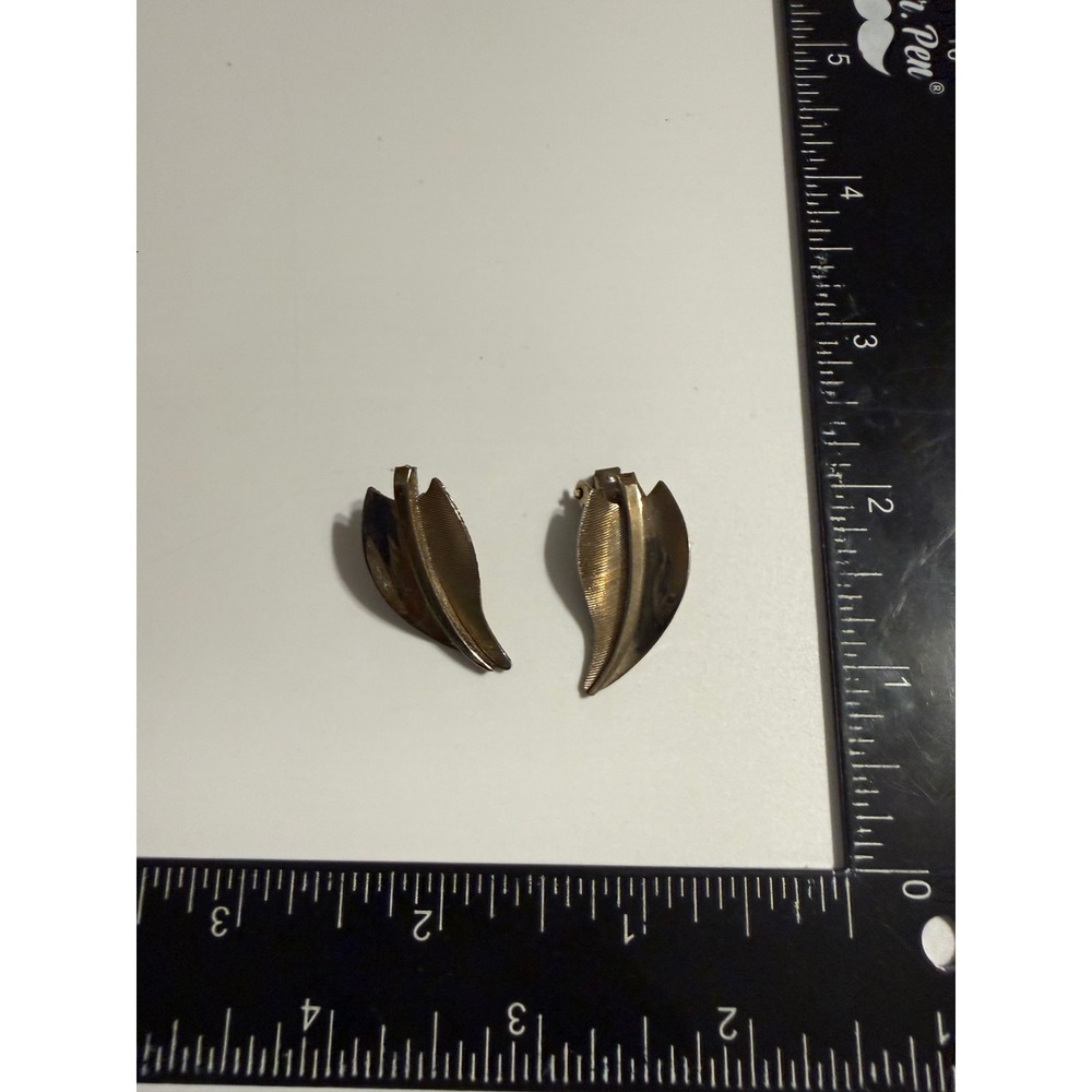 Vintage Gold Tone Leaf Clip On Earrings Textured Botanical Mid Century Style
